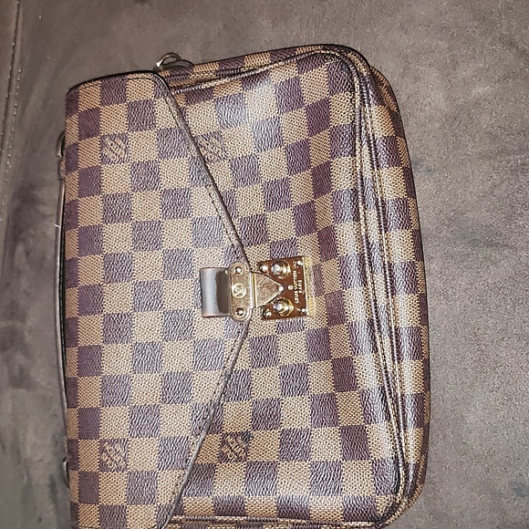 BEAUTIFUL LEATHER MENS LOUIS VUTTION, CARRY BAG. - Picture 10 of 10